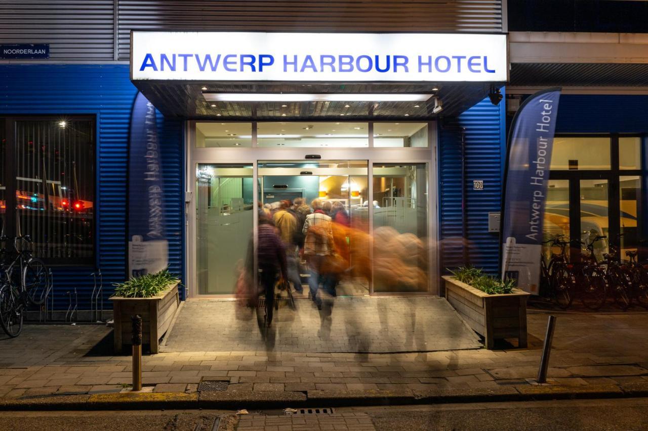 Staying in Wapping, London: 12 Airport Hotels Compared