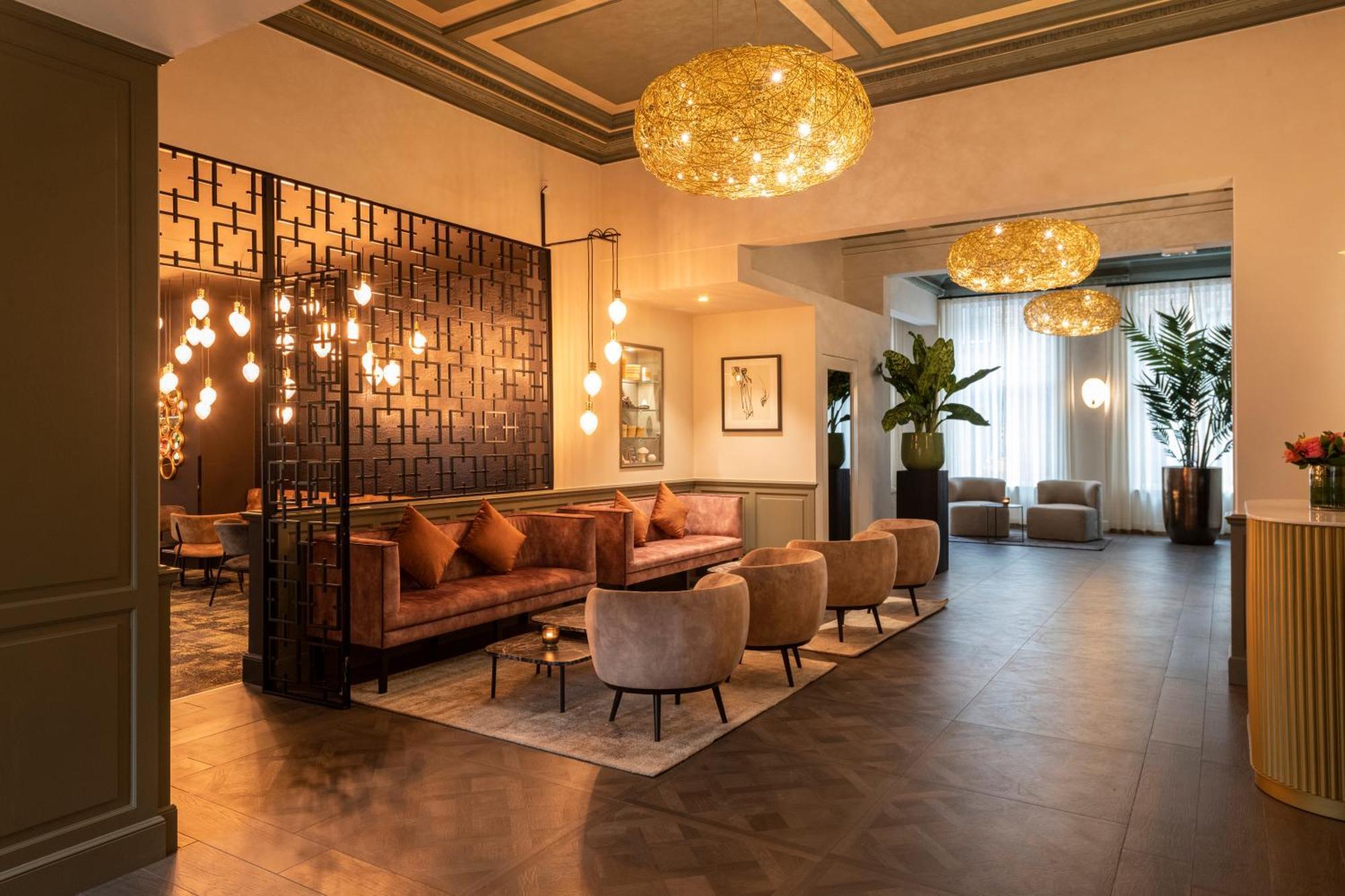 Staying Near Gentpoort: 5 Central Bruges Hotels Compared
