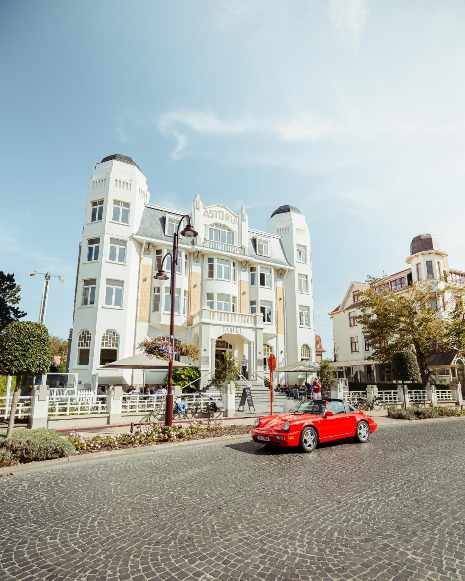 6 Central Hotels Near Royal Ostend Golf Club Worth Booking