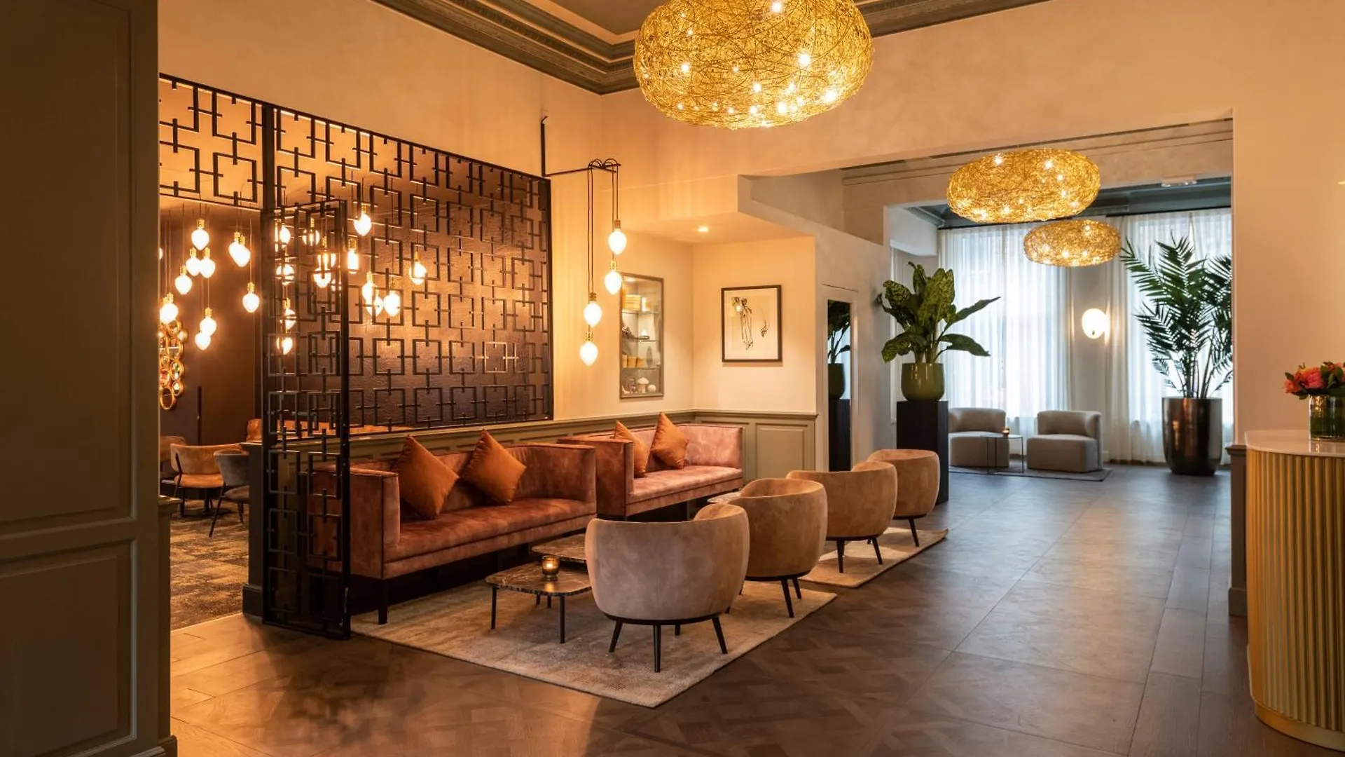 Staying Near Gentpoort: 5 Central Bruges Hotels Compared