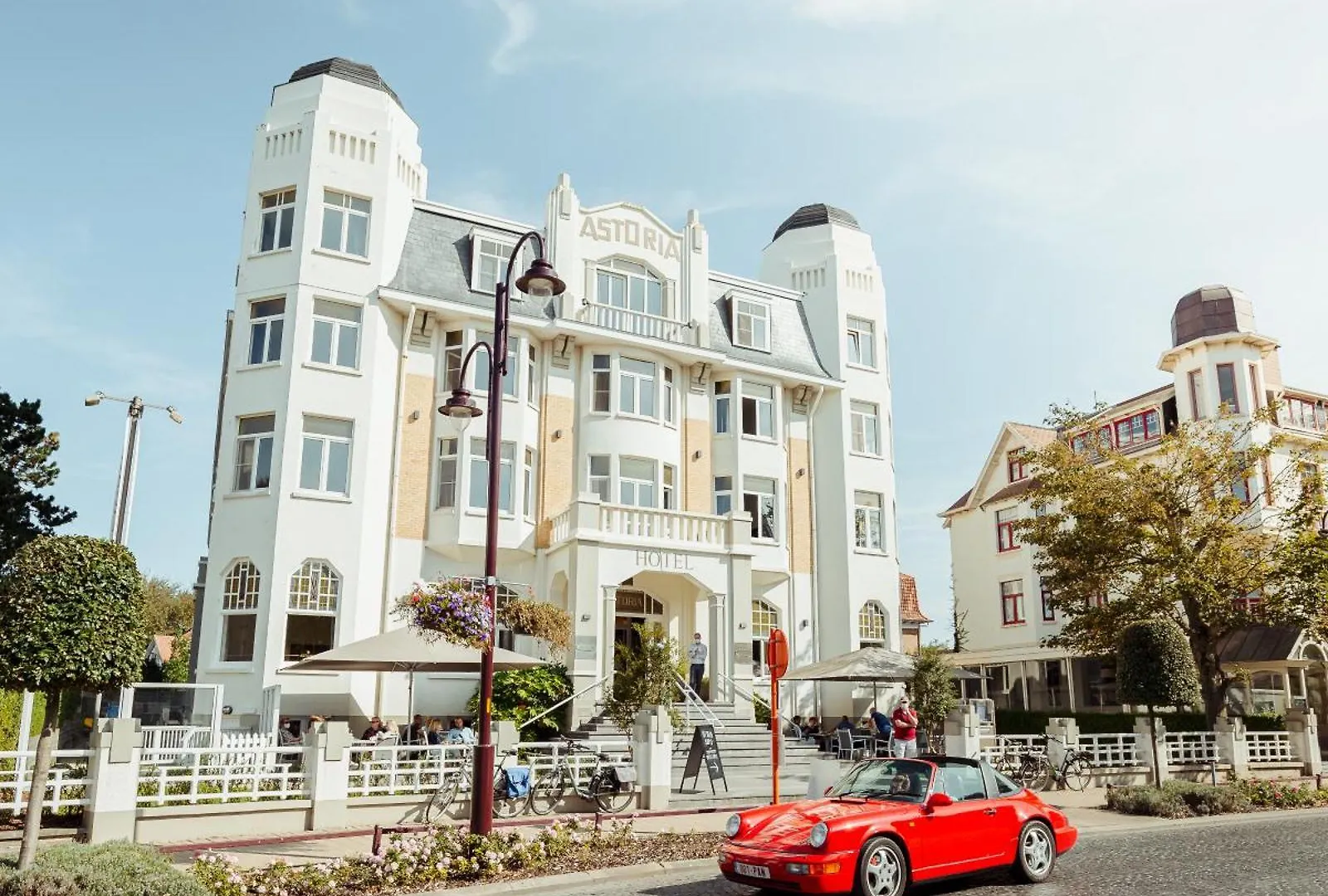6 Central Hotels Near Royal Ostend Golf Club Worth Booking